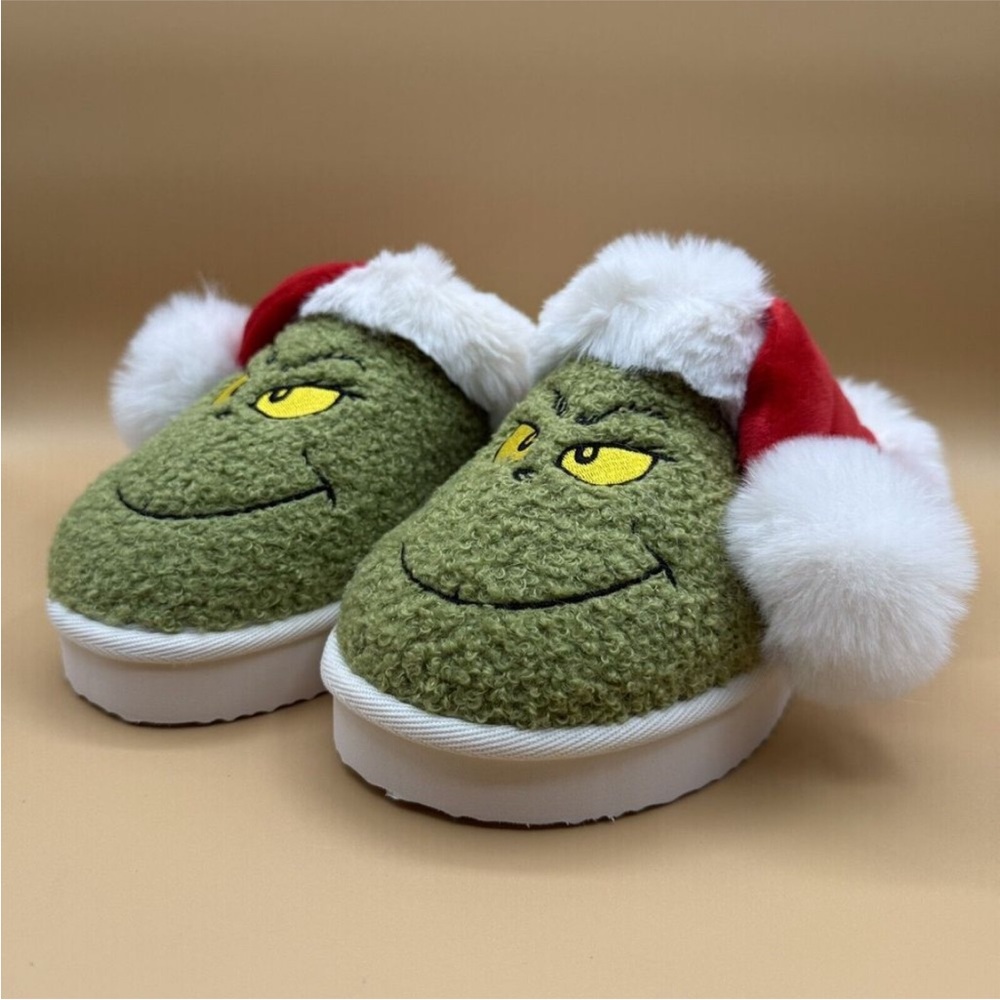 American Eagle Grinch Scuff Slippers Green Faux Fur Santa Hat Size 7 NWOT - Picture 3 of 14